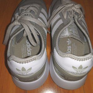 Adidas Women Shoes Brown US 8 EXCELLENT CONDITION.